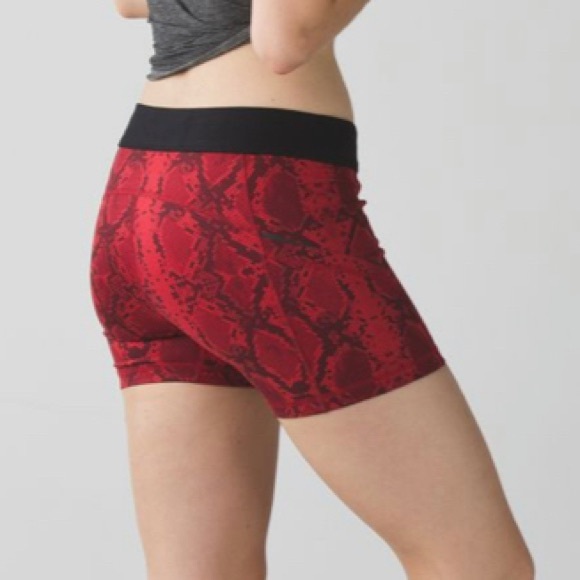 Lululemon What The Sport Short Mini Ziggy Snake Red Tide Cranberry 4 Run Gym - Picture 6 of 16